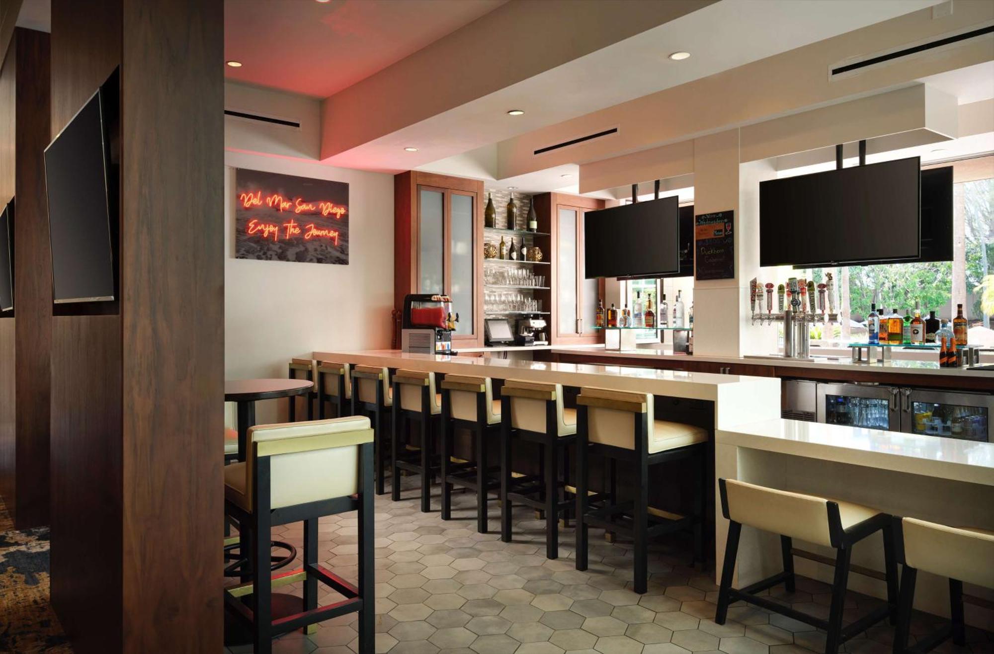 Doubletree By Hilton San Diego Del Mar מראה חיצוני תמונה